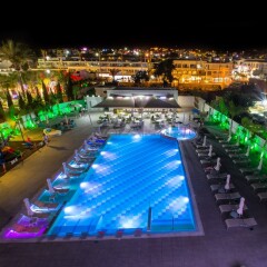 Nicholas Color Hotel бассейн