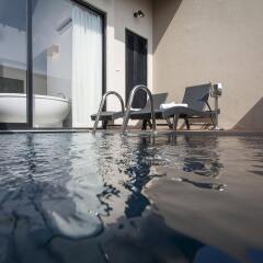 Отель The Calm Resort & Spa бассейн фото 2