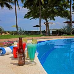 Отель The Inn at Manzanillo Bay бассейн фото 3