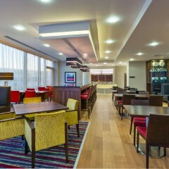 Отель Hampton by Hilton Luton Airport питание