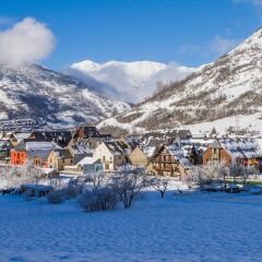 Отель Gran Chalet Hotel Испания, Вьельа Э Михаран - отзывы, цены и фото номеров - забронировать отель Gran Chalet Hotel онлайн спортивное сооружение