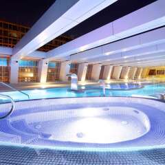 Отель NH Collection Madrid Eurobuilding бассейн