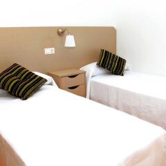 Отель Apartamentos Vegasol Playa A.T. Испания, Фуэнхирола - отзывы, цены и фото номеров - забронировать отель Apartamentos Vegasol Playa A.T. онлайн комната для гостей