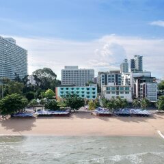 Отель The Bayview Hotel Pattaya Таиланд, Паттайя - 2 отзыва об отеле, цены и фото номеров - забронировать отель The Bayview Hotel Pattaya онлайн пляж фото 2