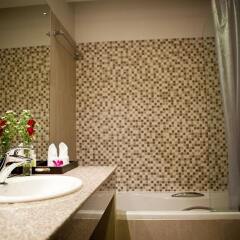 Отель Mac Boutique Suites Sukhumvit Soi 7 Бангкок ванная