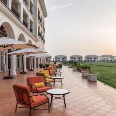 Отель Al Habtoor Polo Resort бассейн фото 3