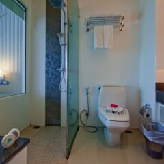 Отель The Par Phuket сейф в номере