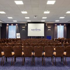 Отель Novotel London Stansted Airport с домашними животными