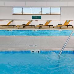 Отель Courtyard by Marriott St. Louis Downtown West бассейн