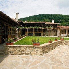 Отель The House with the Vine Guest House Сливен фото 2