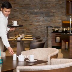 Отель Hilton Garden Inn Dubai Al Muraqabat гостиничный бар