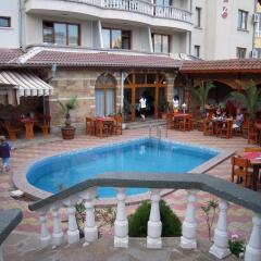 Hotel Eos Китен бассейн