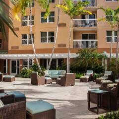 Отель Courtyard by Marriott Aventura Mall бассейн фото 3