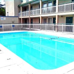 Отель Motel 6 Columbus West Колумбус бассейн