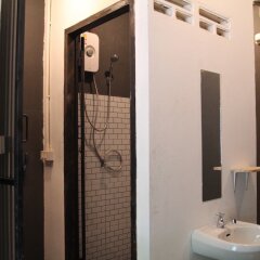 Vitamin Sea Hostel Phuket ванная