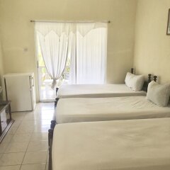 Dennis Hideaway Guesthouse Restaurant in Union Island, St. Vincent and the Grenadines from 183$, photos, reviews - zenhotels.com guestroom photo 2