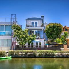 Отель New Listing! Venice Canal-front W/ Pool, Near Beach 5 Bedroom Home США, Лос-Анджелес - отзывы, цены и фото номеров - забронировать отель New Listing! Venice Canal-front W/ Pool, Near Beach 5 Bedroom Home онлайн фото 4