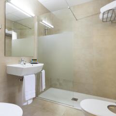Mesón Castilla Atiram Hotel ванная