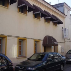 Отель Hostal Emilio парковка