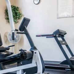 Отель Clarion Inn & Suites Northwest фитнесс-зал фото 2