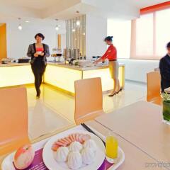 Отель IBIS Guangzhou GDD гостиничный бар