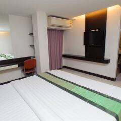 Отель Cozi Inn Bangkok Бангкок комната для гостей фото 5