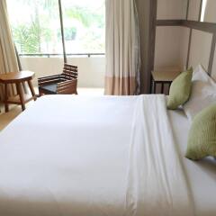 Отель Sea Breeze Jomtien Resort комната для гостей фото 4