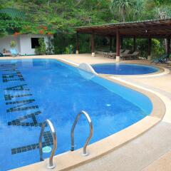 Отель Lanta Island Resort бассейн
