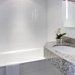 Отель Best Western Hôtel de Neuville ванная