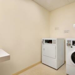 Отель Fairfield Inn And Suites By Marriott Mall Of America Блумингтон ванная