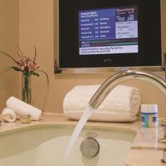 Отель Novotel Citygate Hong Kong ванная