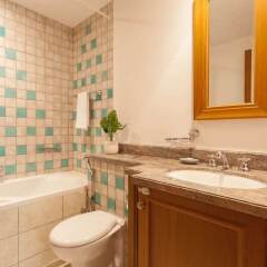 Отель Newly Furnished Family Home Near Burj Khalifa! Дубай ванная