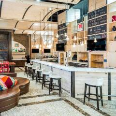 Отель TRYP By Wyndham Times Square South гостиничный бар