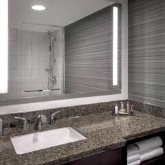 Отель Newark Liberty International Airport Marriott США, Ньюарк - отзывы, цены и фото номеров - забронировать отель Newark Liberty International Airport Marriott онлайн ванная фото 2