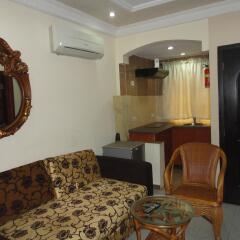 Отель SDM Tavern and Suites интерьер отеля