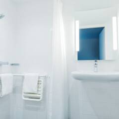 Отель B&B Hotel Zürich Airport Rümlang Швейцария, Рюмланг - отзывы, цены и фото номеров - забронировать отель B&B Hotel Zürich Airport Rümlang онлайн ванная