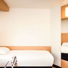 Отель ibis Paris 17 Clichy-Batignolles - formerly Berthier Франция, Париж - 10 отзывов об отеле, цены и фото номеров - забронировать отель ibis Paris 17 Clichy-Batignolles - formerly Berthier онлайн комната для гостей