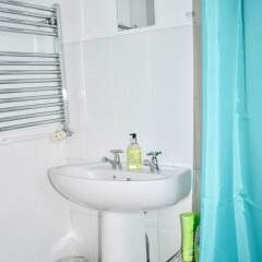 Отель Central 1 Bedroom Flat With Garden In Brighton ванная фото 2