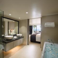 DoubleTree Resort by Hilton Hotel Fiji - Sonaisali Island ванная