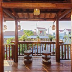 Отель Wooden Lodge Homestay балкон