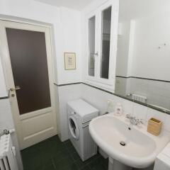 Отель Beesprint Milan Apartments Porta Venezia Италия, Милан - отзывы, цены и фото номеров - забронировать отель Beesprint Milan Apartments Porta Venezia онлайн ванная