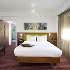 Отель Hampton by Hilton Liverpool City Center Великобритания, Ливерпуль - отзывы, цены и фото номеров - забронировать отель Hampton by Hilton Liverpool City Center онлайн комната для гостей фото 3