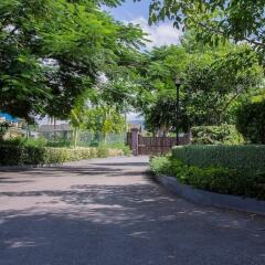 Отель New Kingston Guest Apt at Sonoma Estate парковка