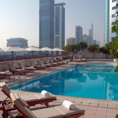 Отель Crowne Plaza Dubai бассейн фото 3