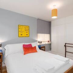 Отель Good Size 2 Bedroom in a Perfect Location Великобритания, Лондон - отзывы, цены и фото номеров - забронировать отель Good Size 2 Bedroom in a Perfect Location онлайн комната для гостей фото 2