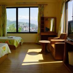 Отель Trekkers Inn Непал, Покхара - отзывы, цены и фото номеров - забронировать отель Trekkers Inn онлайн сейф в номере