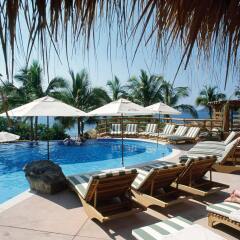 Отель Embarc Zihuatanejo бассейн фото 2
