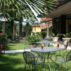 Апартаменты Residence Miralago Rooms & Apartments Манерба-дель-Гарда фото 2