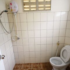 Отель Insook Ko Larn Guesthouse ванная фото 2