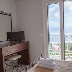 Апартаменты Brentanos Apartments ~ A ~ View of Paradise комната для гостей фото 5
